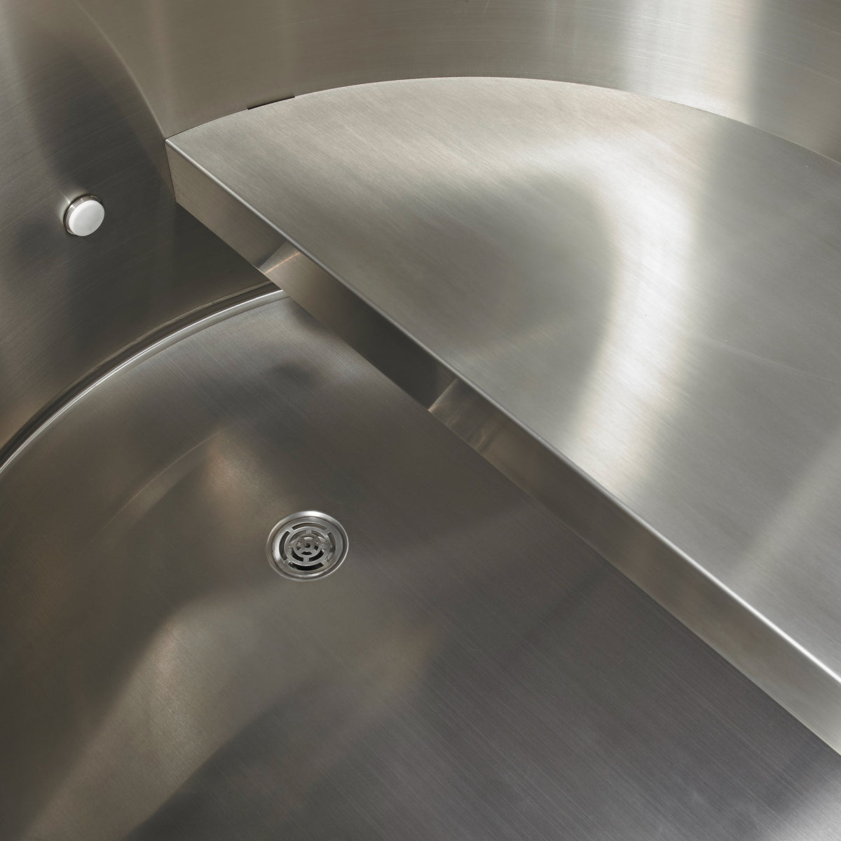 Dynamic Cold Therapy 304 stainless steel cold plunge barrel tub interior showing built-in seat and drain detail in close-up view