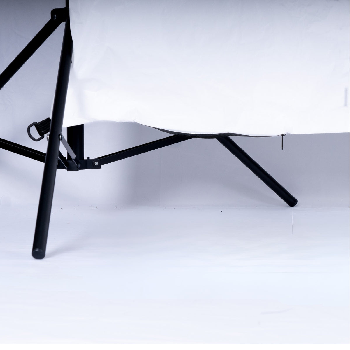 LiveO2 Extreme frame kit with reservoir bottom support shown in close-up detail